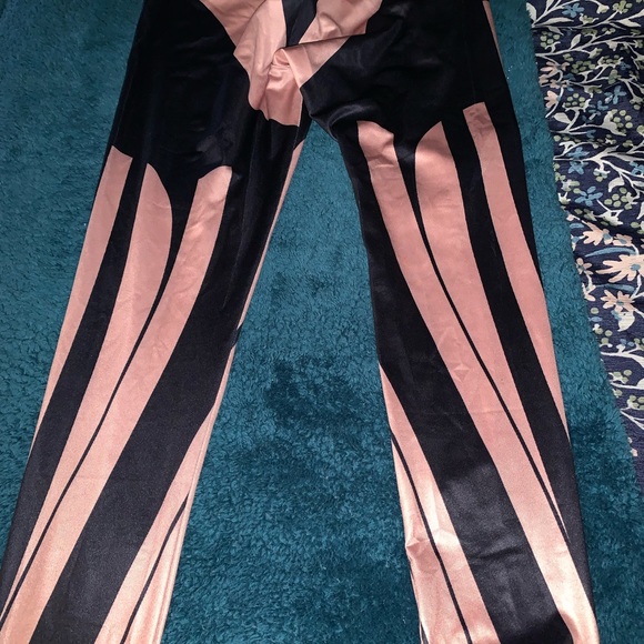 Black and Nude Leggings - Picture 4 of 5